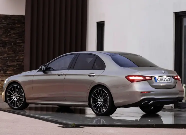 Mercedes-Benz  E 200 d AMG 9G-Tronic 2
