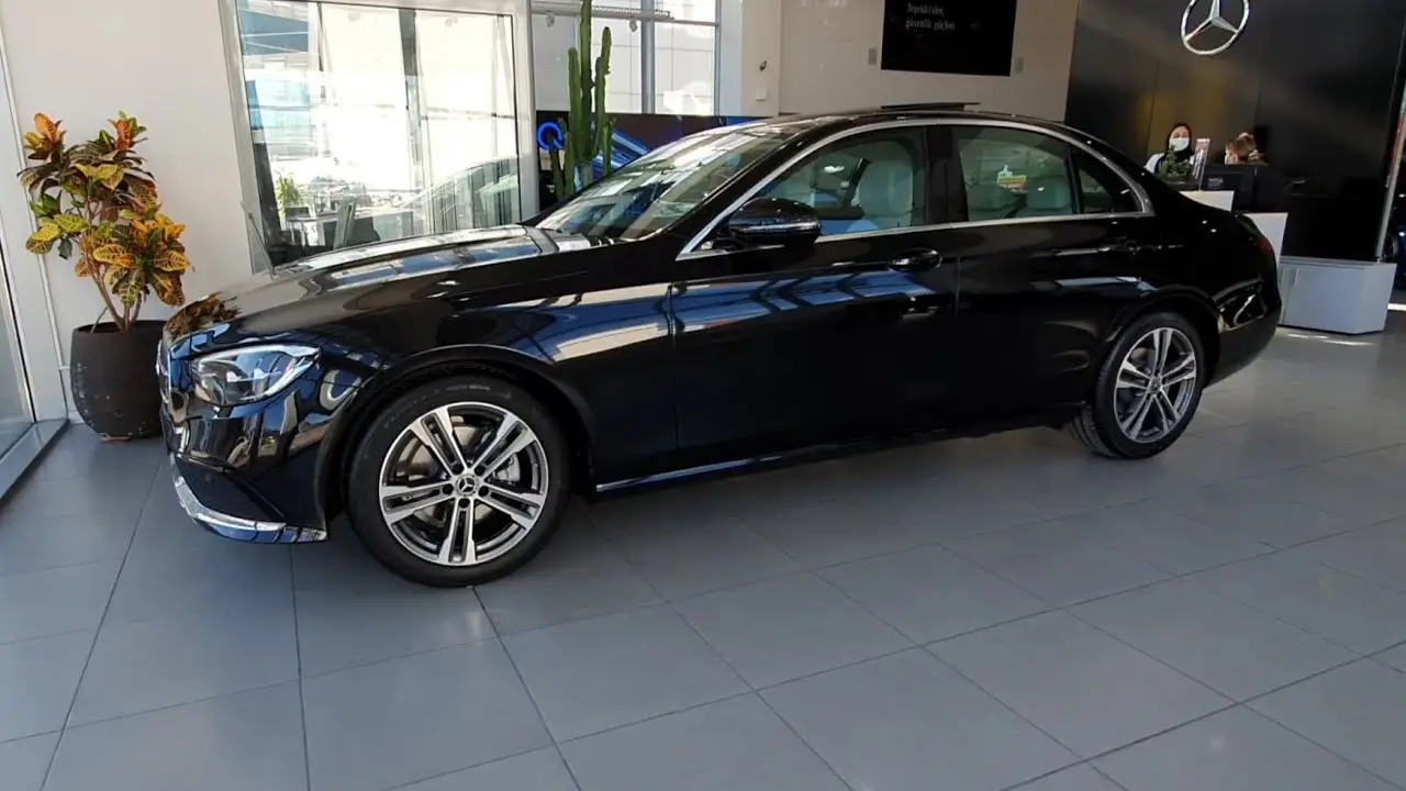 Mercedes-Benz  E 200 d Exclusive 9G-Tronic 1