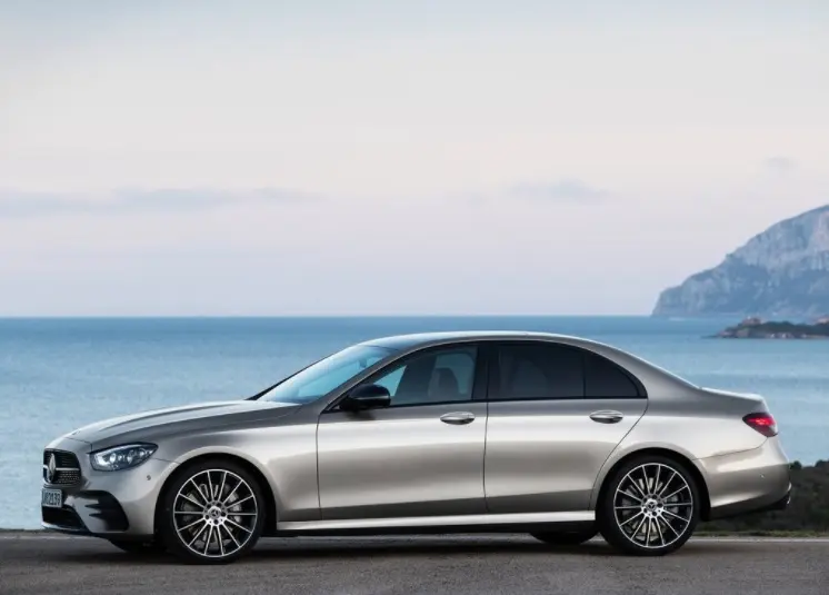 Mercedes-Benz  E 200 d AMG 9G-Tronic 1