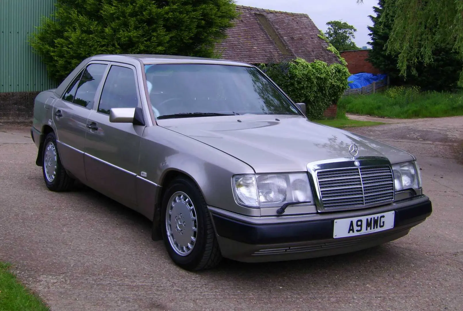 Mercedes-Benz  E 200 E 4