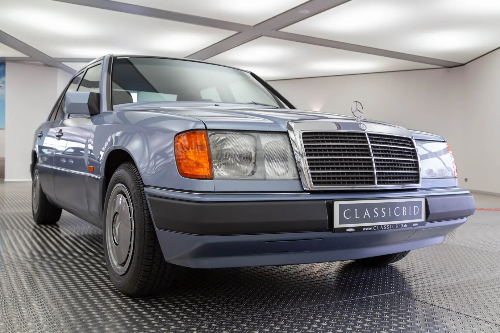 Mercedes-Benz  E 200 E 5