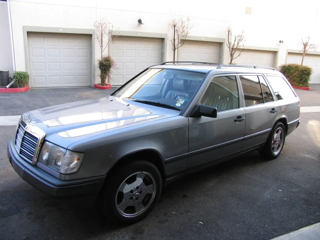 Mercedes-Benz  E 200 E 3