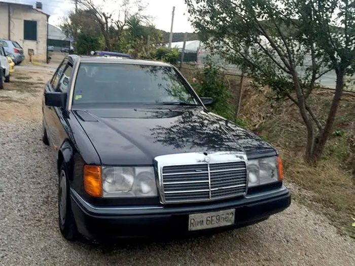 Mercedes-Benz  E 200 E 3