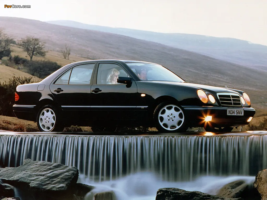 Mercedes-Benz  E 200 Elegance 2