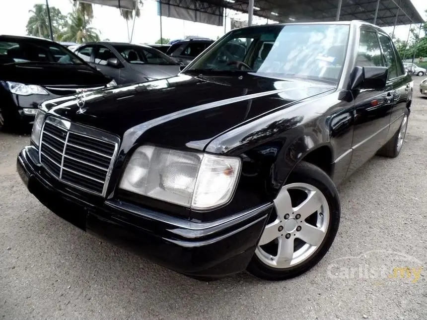 Mercedes-Benz  E 200 Elegance 4