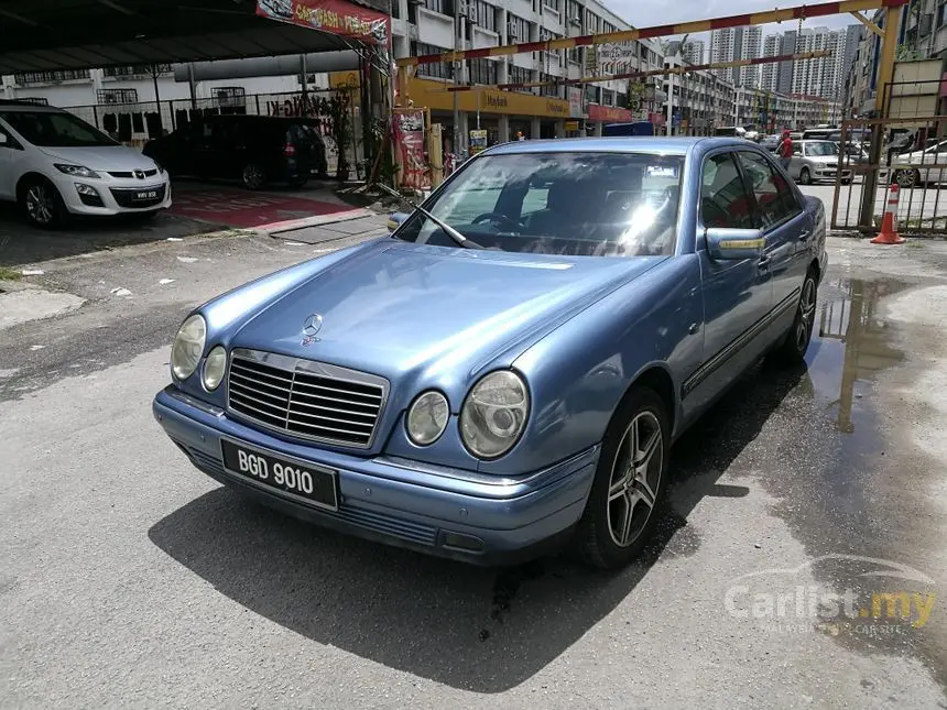 Mercedes-Benz  E 200 Elegance 3