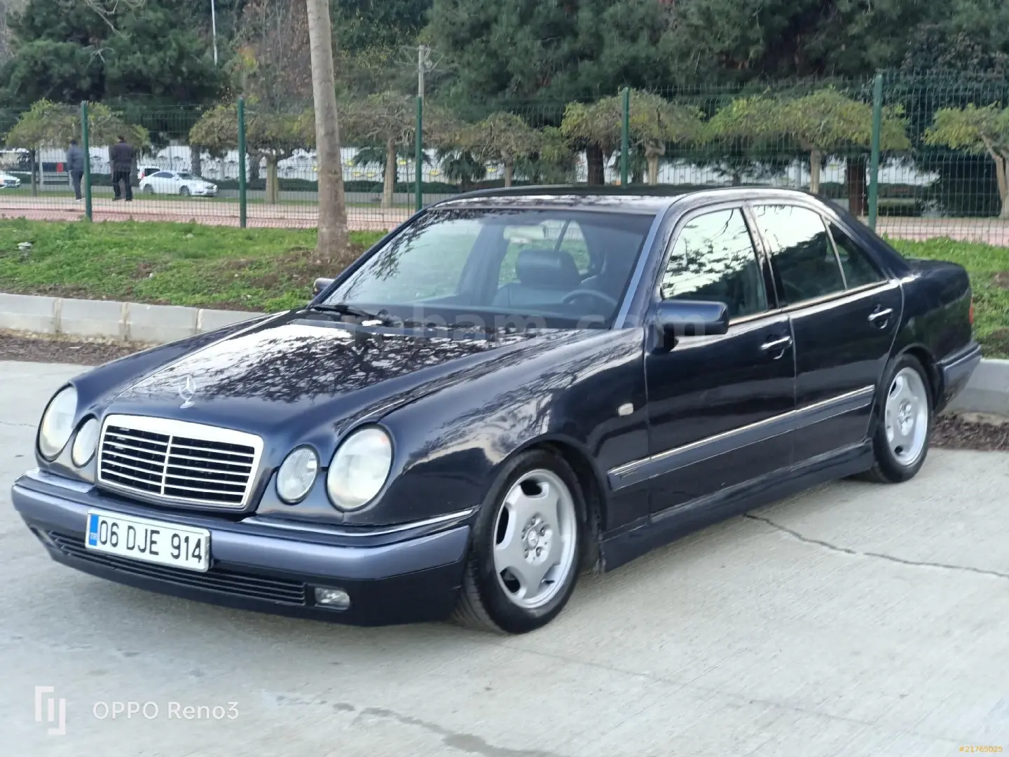 Mercedes-Benz  E 200 Elegance 4