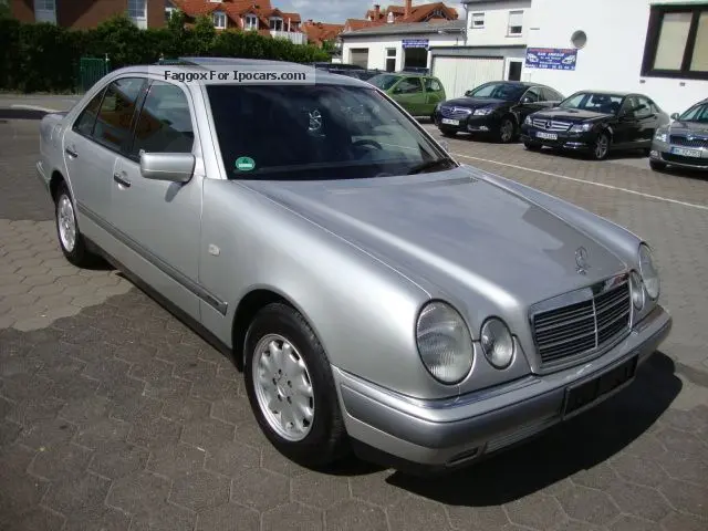 Mercedes-Benz  E 200 Elegance 7
