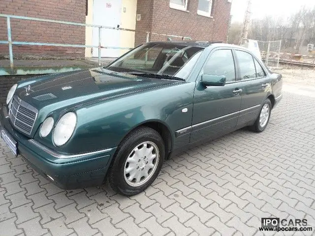 Mercedes-Benz  E 200 Elegance 4