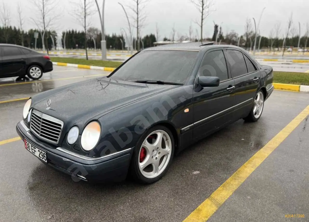 Mercedes-Benz  E 200 Elegance 6
