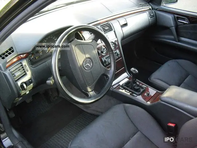 Mercedes-Benz  E 200 Elegance 4