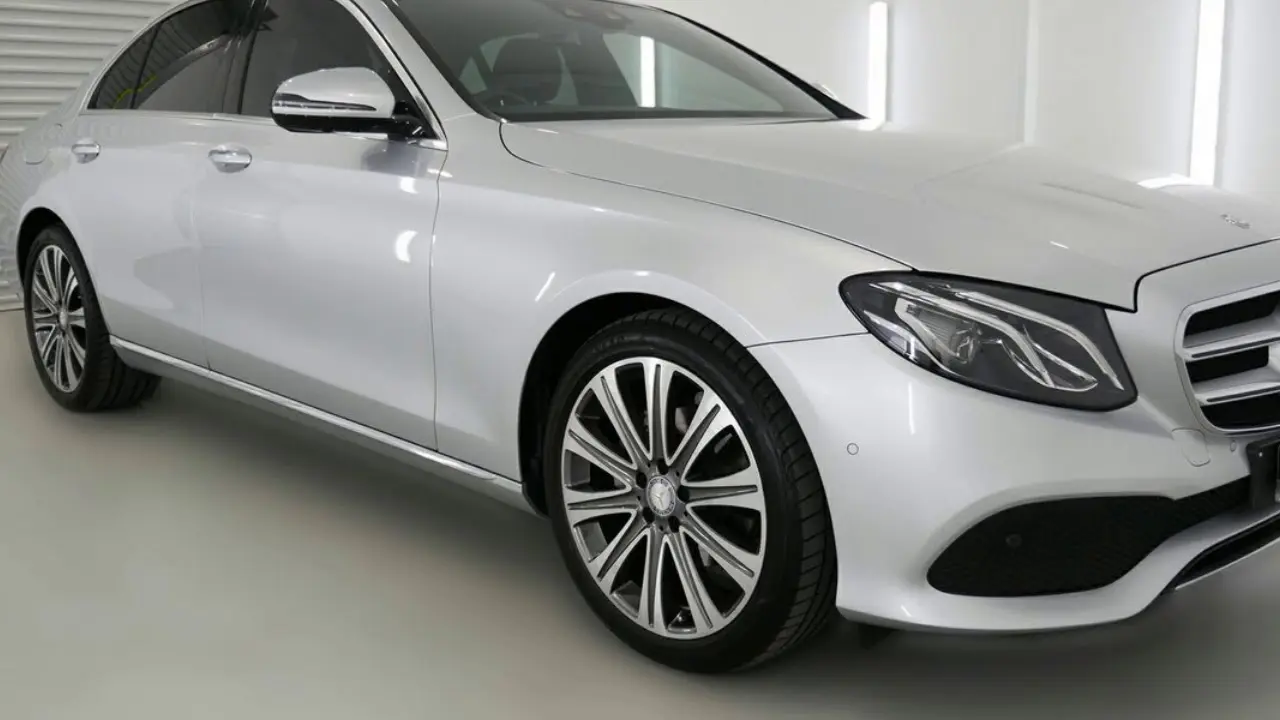 Mercedes-Benz  E 200 Premium 9G-Tronic 2