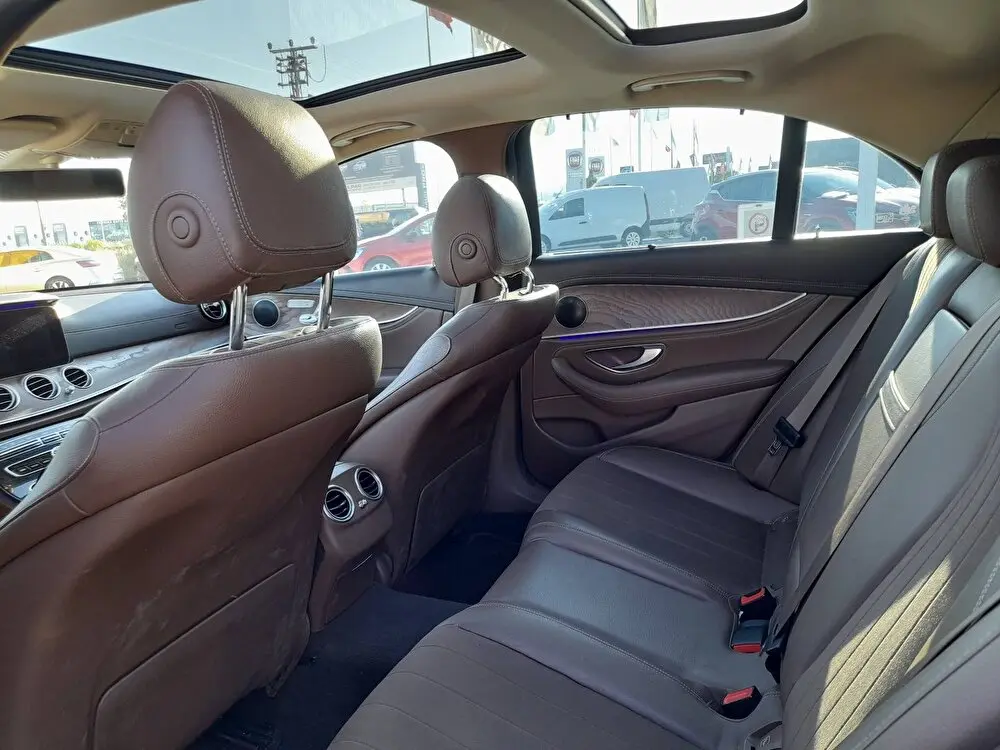Mercedes-Benz  E 200 Exclusive 9G-Tronic 3