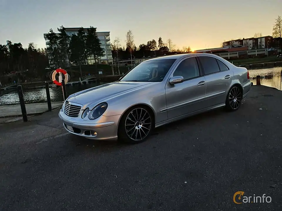 Mercedes-Benz  E 200 Kompressor Premium Edition 7