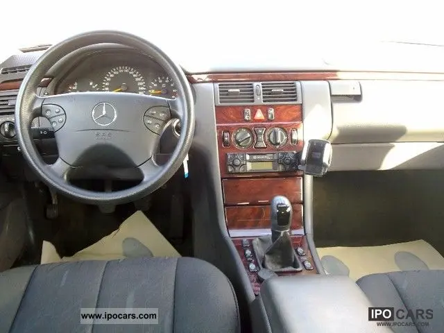 Mercedes-Benz  E 200 Kompressor Classic 4
