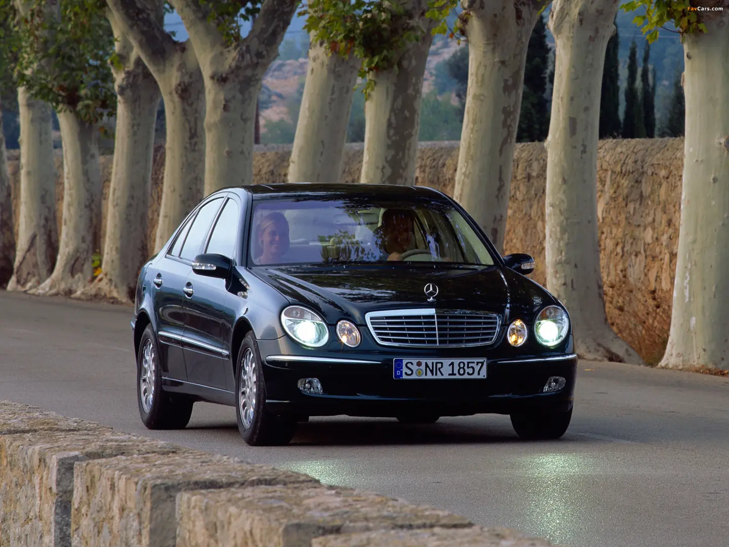 Mercedes-Benz  E 200 Kompressor Classic 4