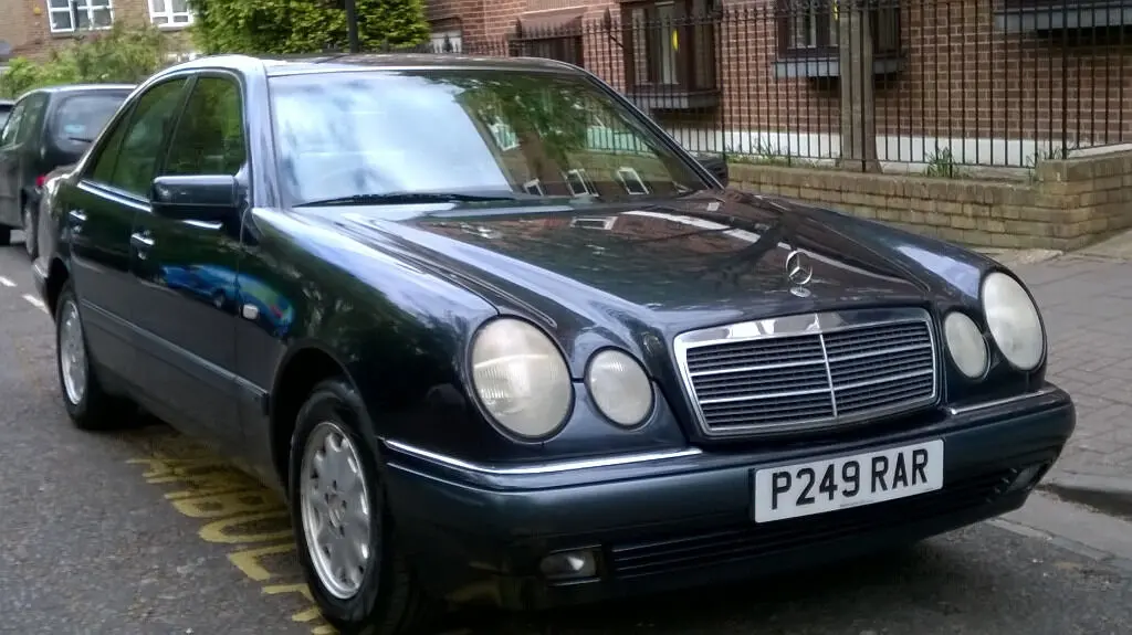 Mercedes-Benz  E 200 Elegance 1