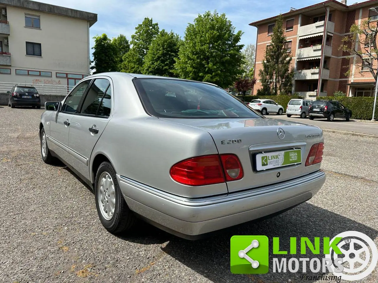 Mercedes-Benz  E 200 Kompressor Elegance 4