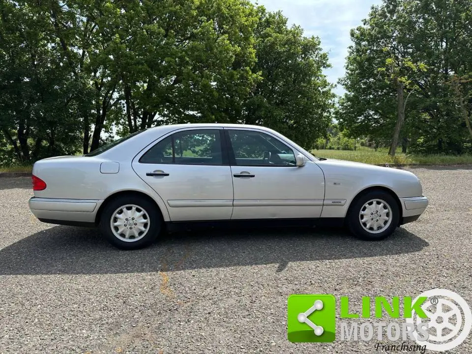 Mercedes-Benz  E 200 Kompressor Elegance 6