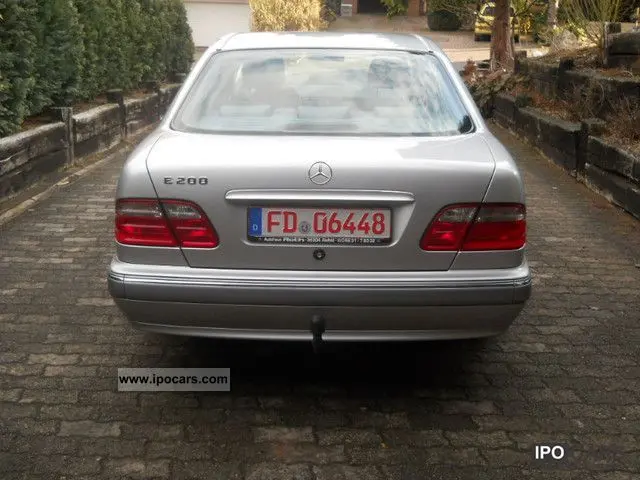 Mercedes-Benz  E 200 Kompressor Elegance 4