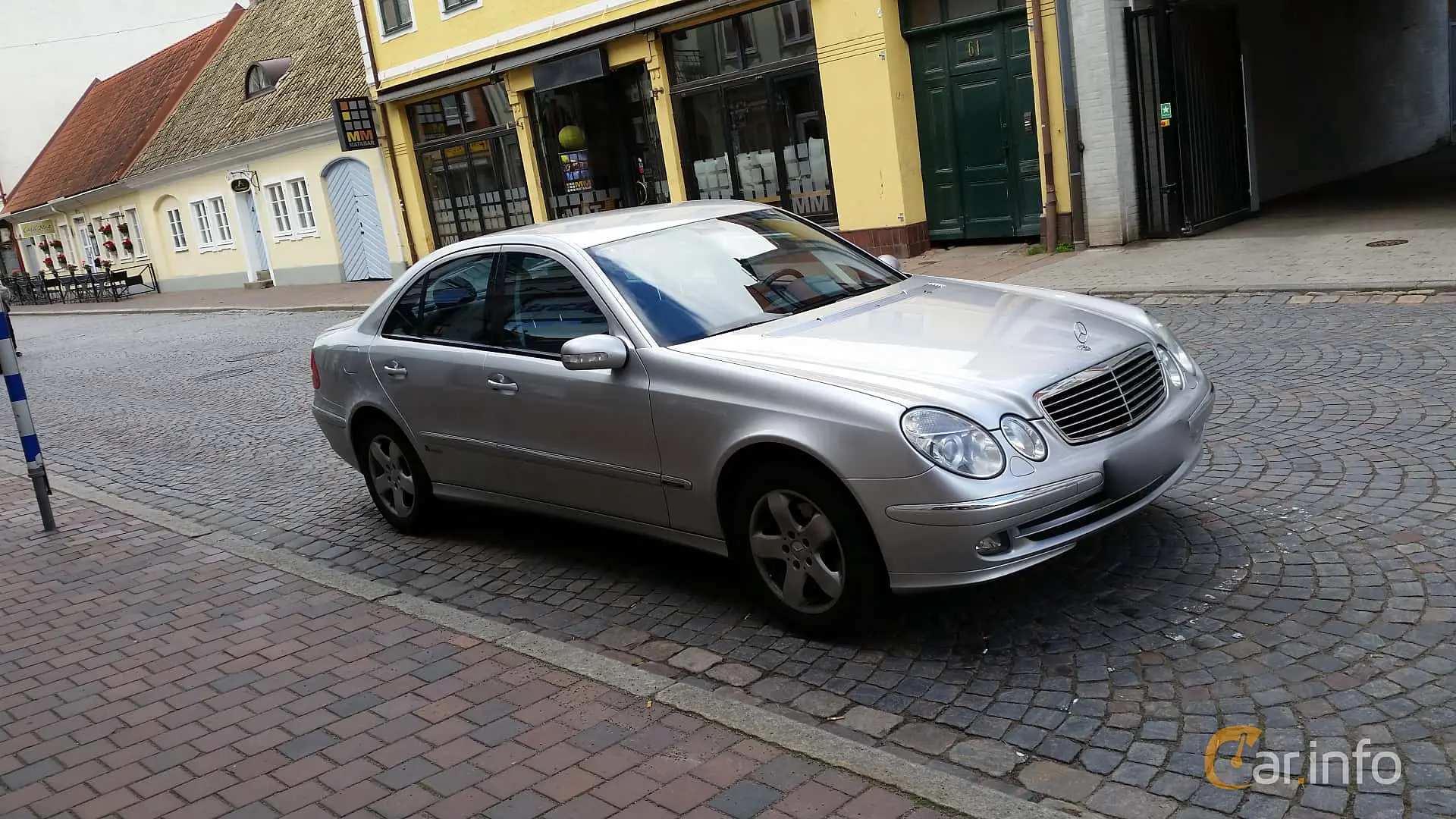 Mercedes-Benz  E 200 Kompressor Elegance 1