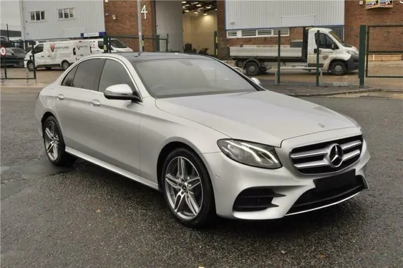 Mercedes-Benz  E 200 Premium 9G-Tronic 3