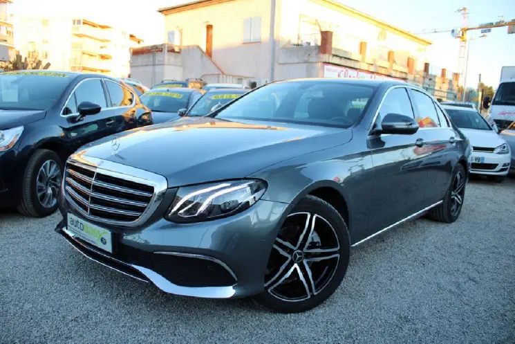 Mercedes-Benz  E 200 Premium 9G-Tronic 4