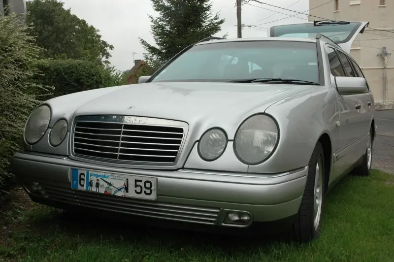 Mercedes-Benz  E 220 CDI Avantgarde 4