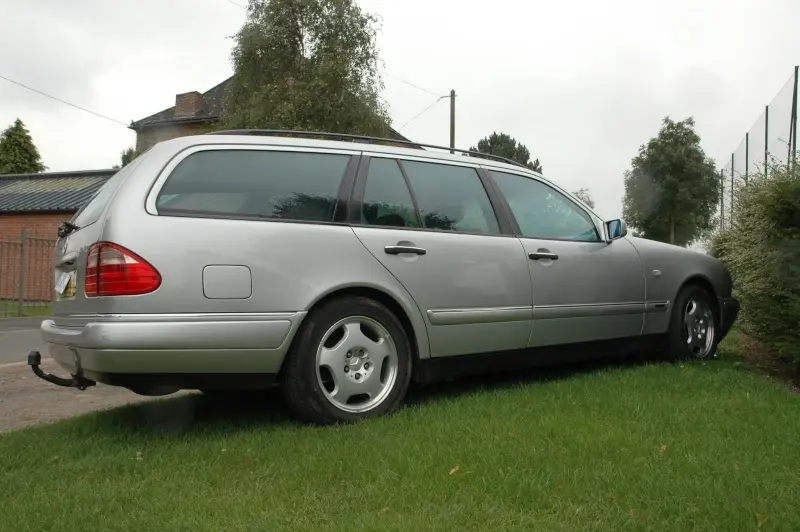 Mercedes-Benz  E 220 CDI Avantgarde 6