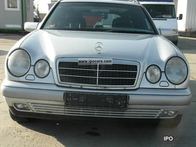 Mercedes-Benz  E 220 CDI Elegance 1
