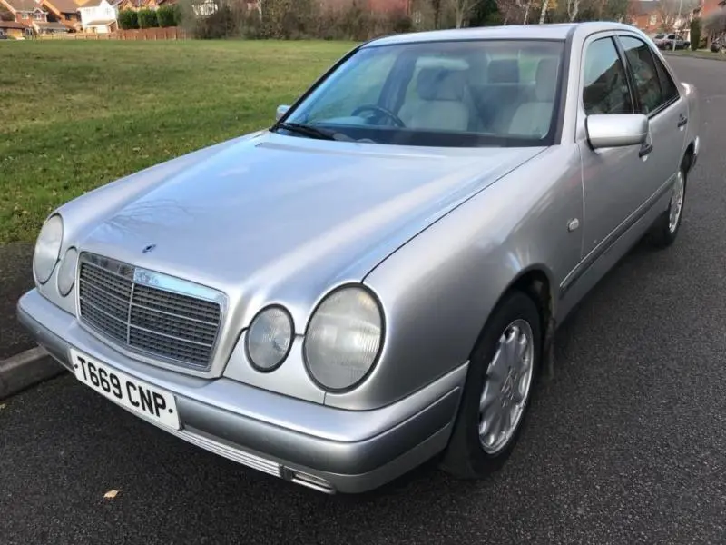 Mercedes-Benz  E 220 CDI Elegance 2