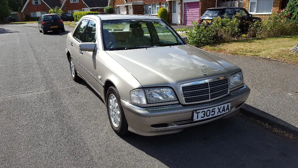 Mercedes-Benz  E 220 CDI Elegance 5