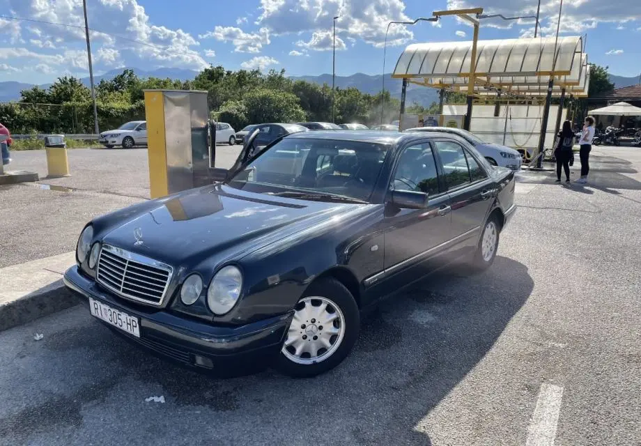 Mercedes-Benz  E 220 CDI Elegance 6