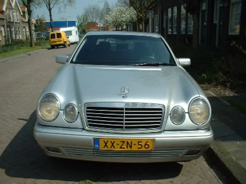 Mercedes-Benz  E 220 CDI Elegance 6