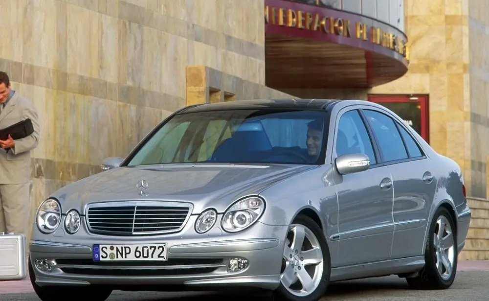 Mercedes-Benz  E 240 Elegance 1