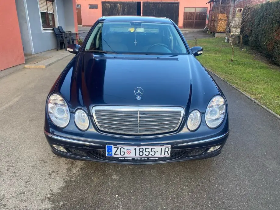 Mercedes-Benz  E 220 CDI Elegance 6