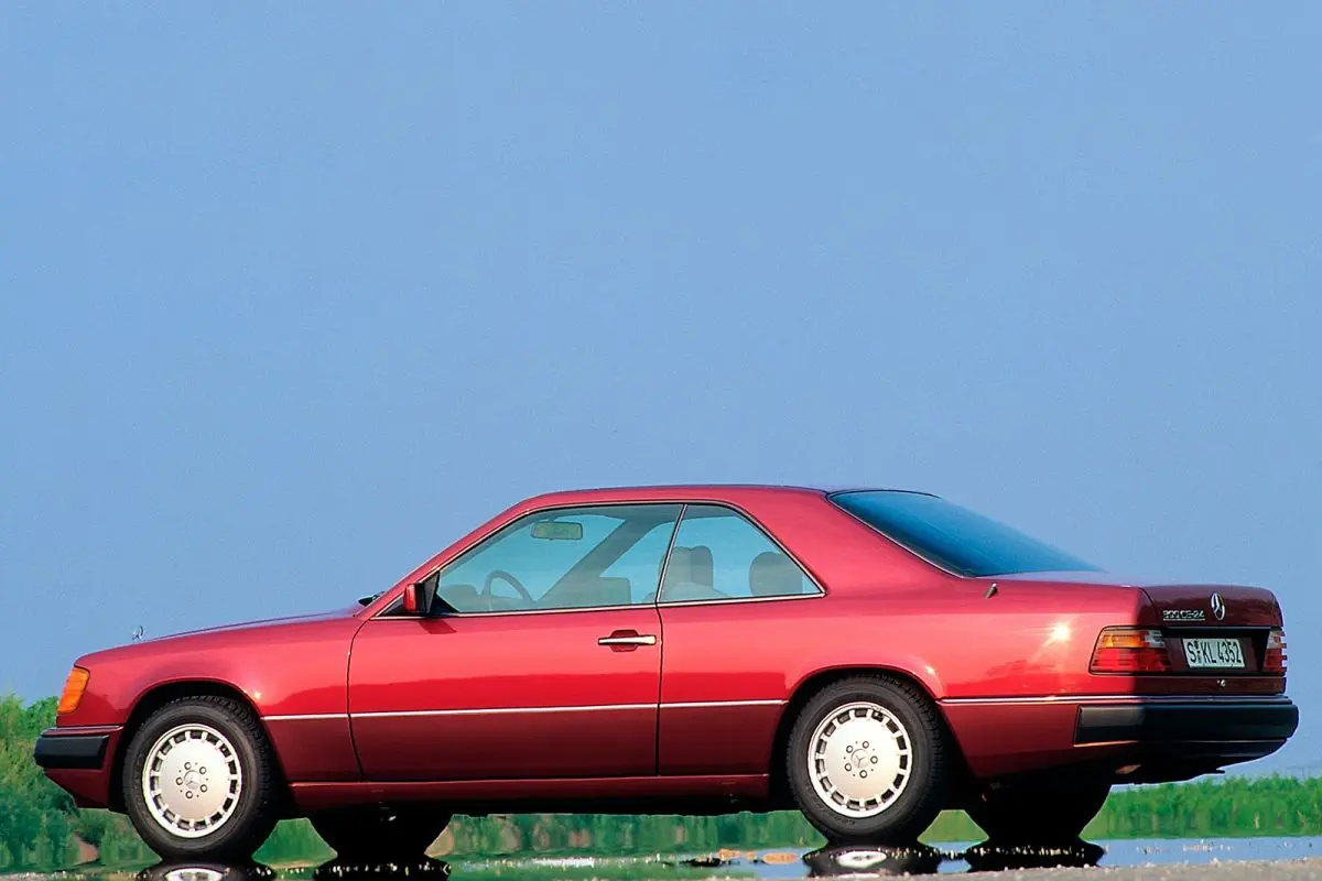 Mercedes-Benz  E 220 CE 2