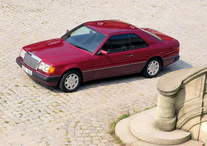 Mercedes-Benz  E 220 CE 3