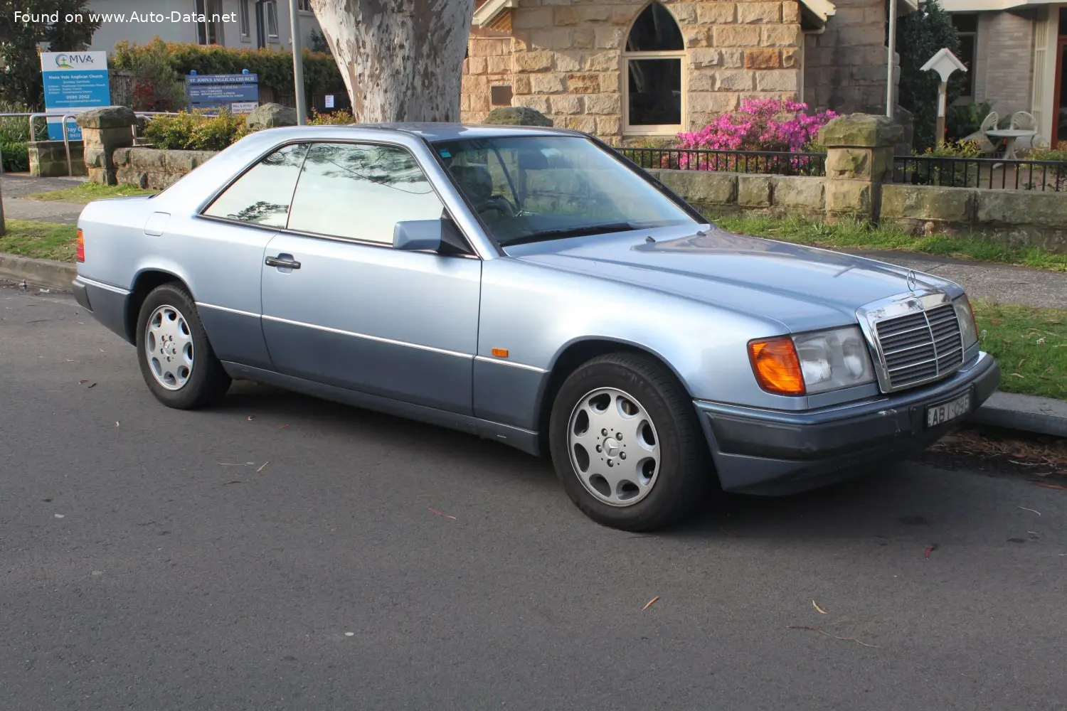 Mercedes-Benz  E 220 CE 5