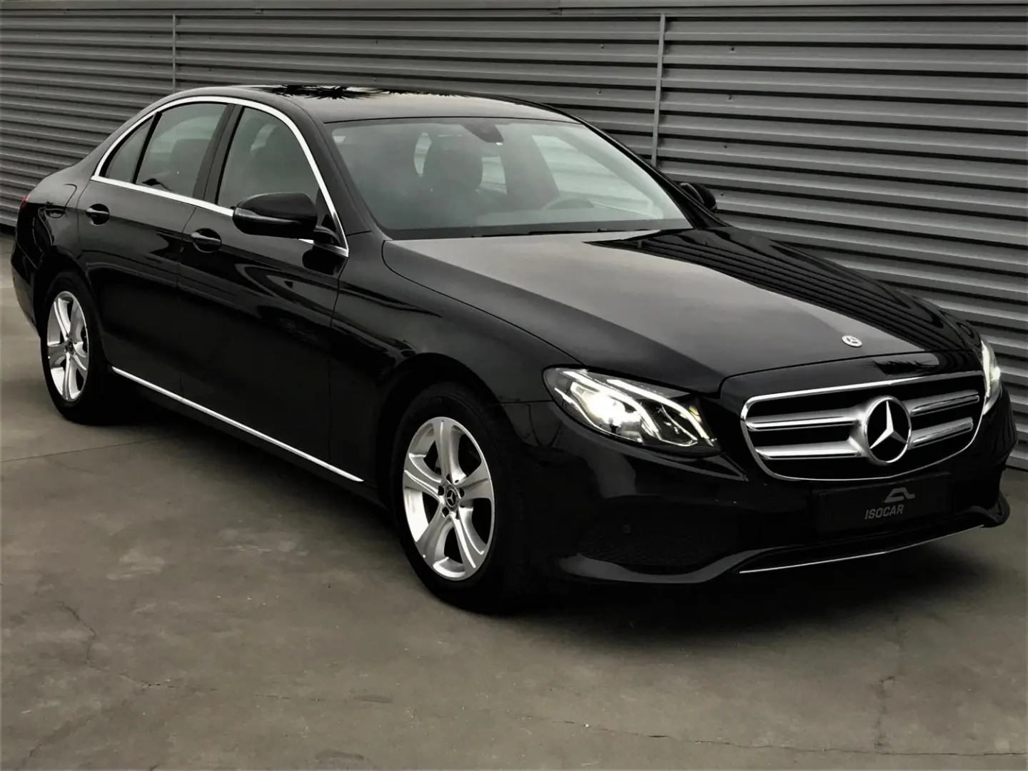 Mercedes-Benz  E 220 d Avantgarde 9G-Tronic 4