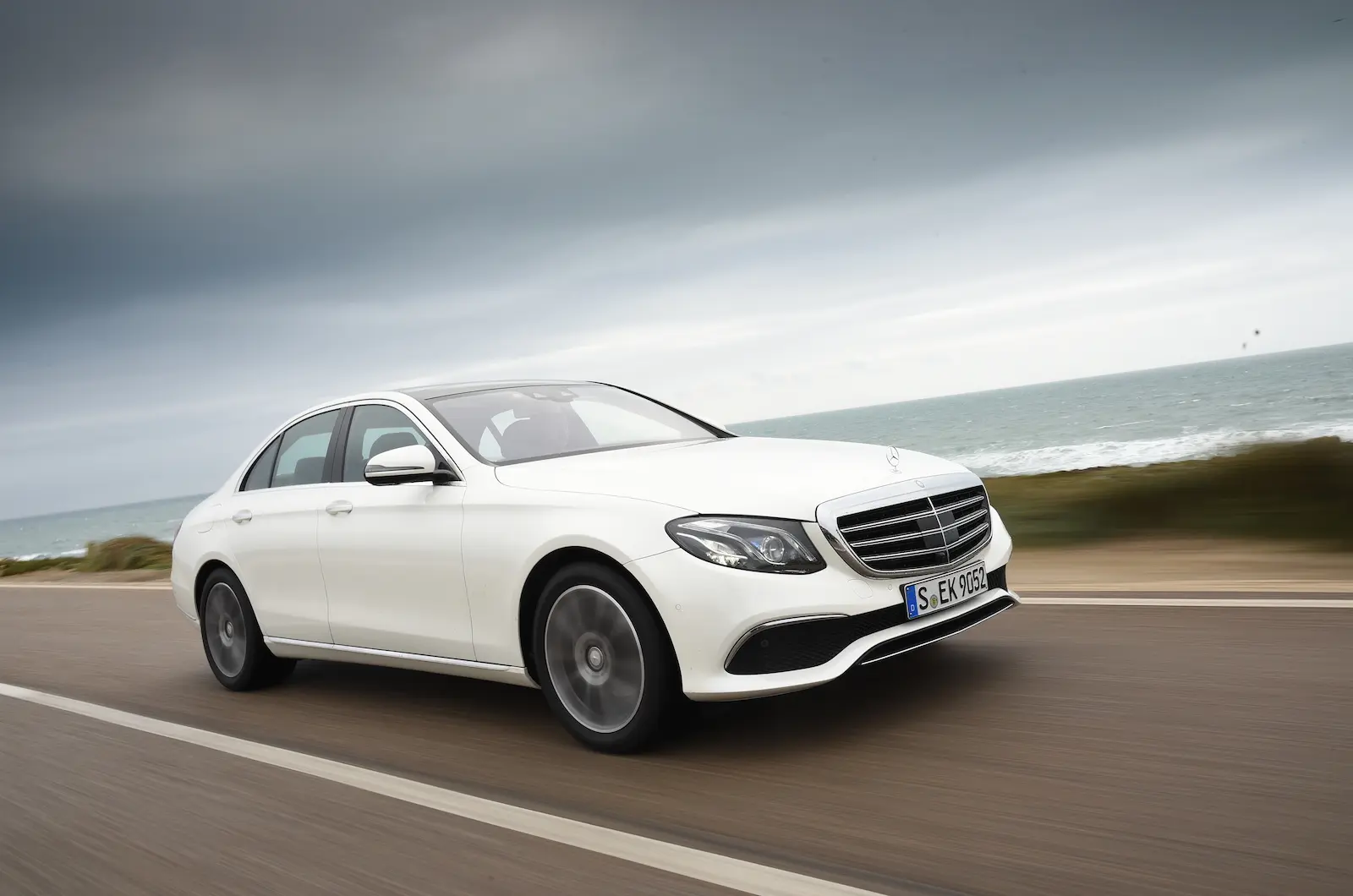 Mercedes-Benz  E 220 d Premium 9G-Tronic 2
