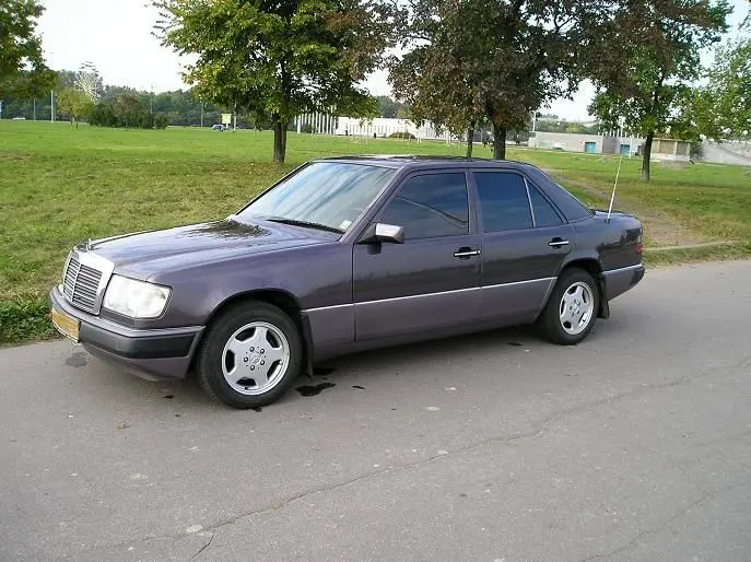 Mercedes-Benz  E 220 Elegance 4