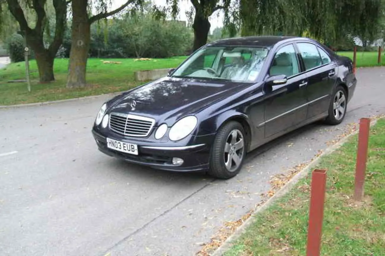 Mercedes-Benz  E 230 Avantgarde 2