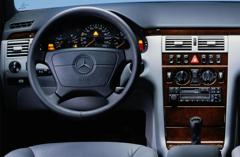 Mercedes-Benz  E 230 Avantgarde 7