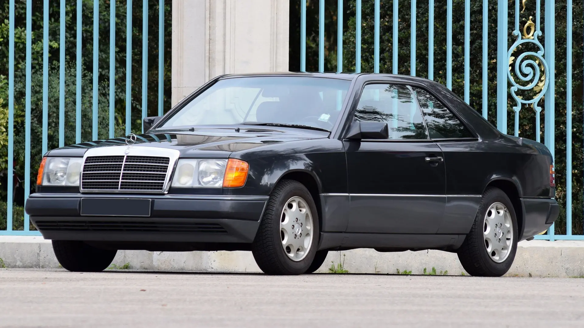 Mercedes-Benz  E 230 CE 1