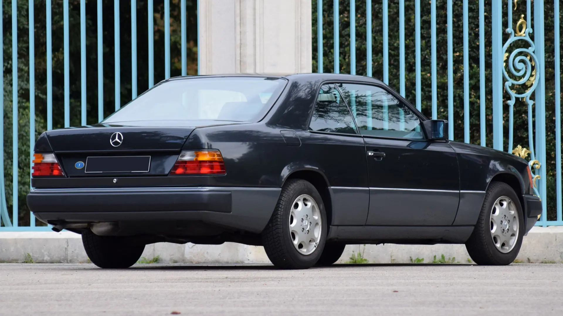 Mercedes-Benz  E 230 CE 3