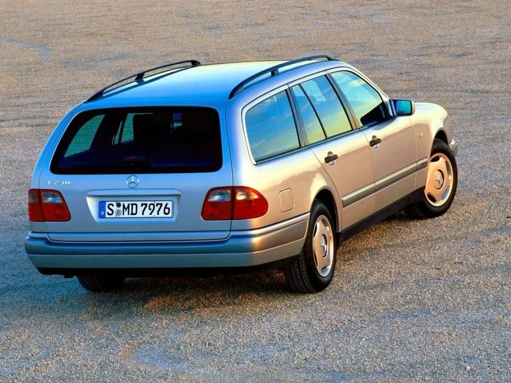 Mercedes-Benz  E 230 Classic 1