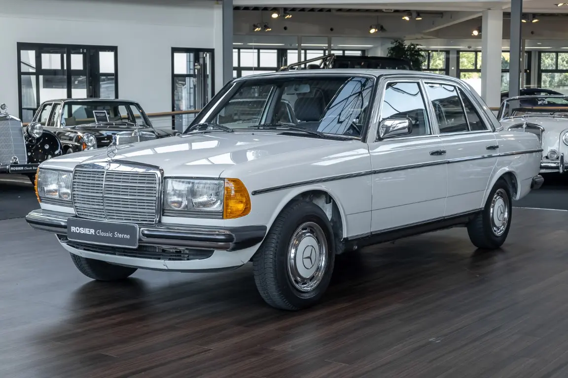 Mercedes-Benz  E 230 Classic 6