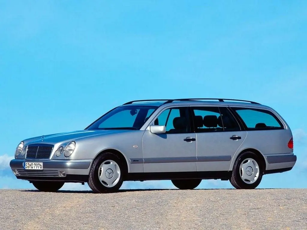 Mercedes-Benz  E 230 Classic 7