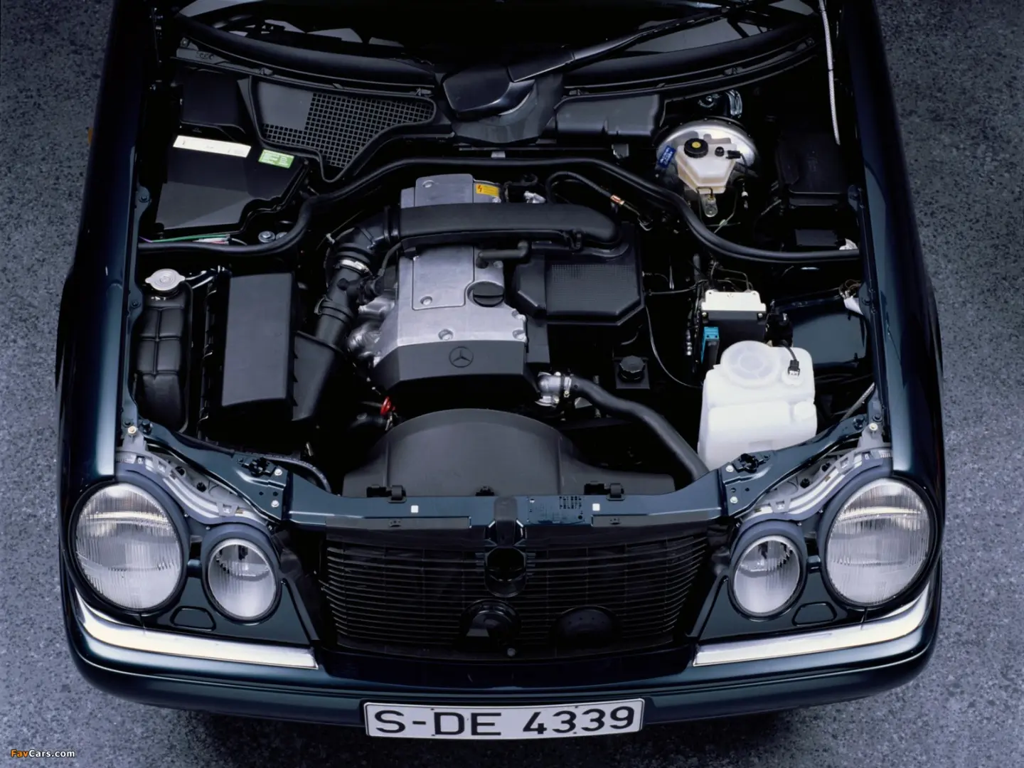 Mercedes-Benz  E 230 Classic 7